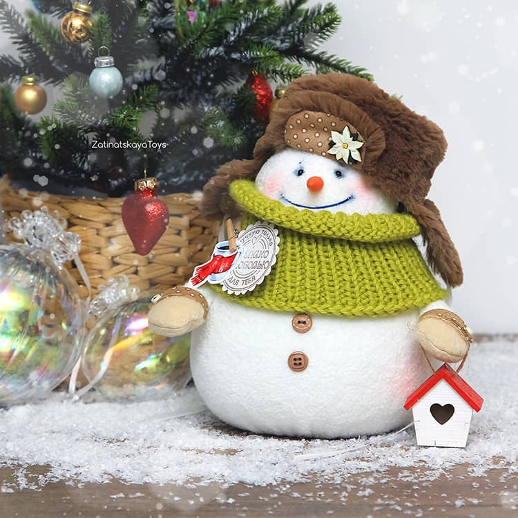 Мастер-класс: шьем текстильную интерьерную игрушку «Снеговик»