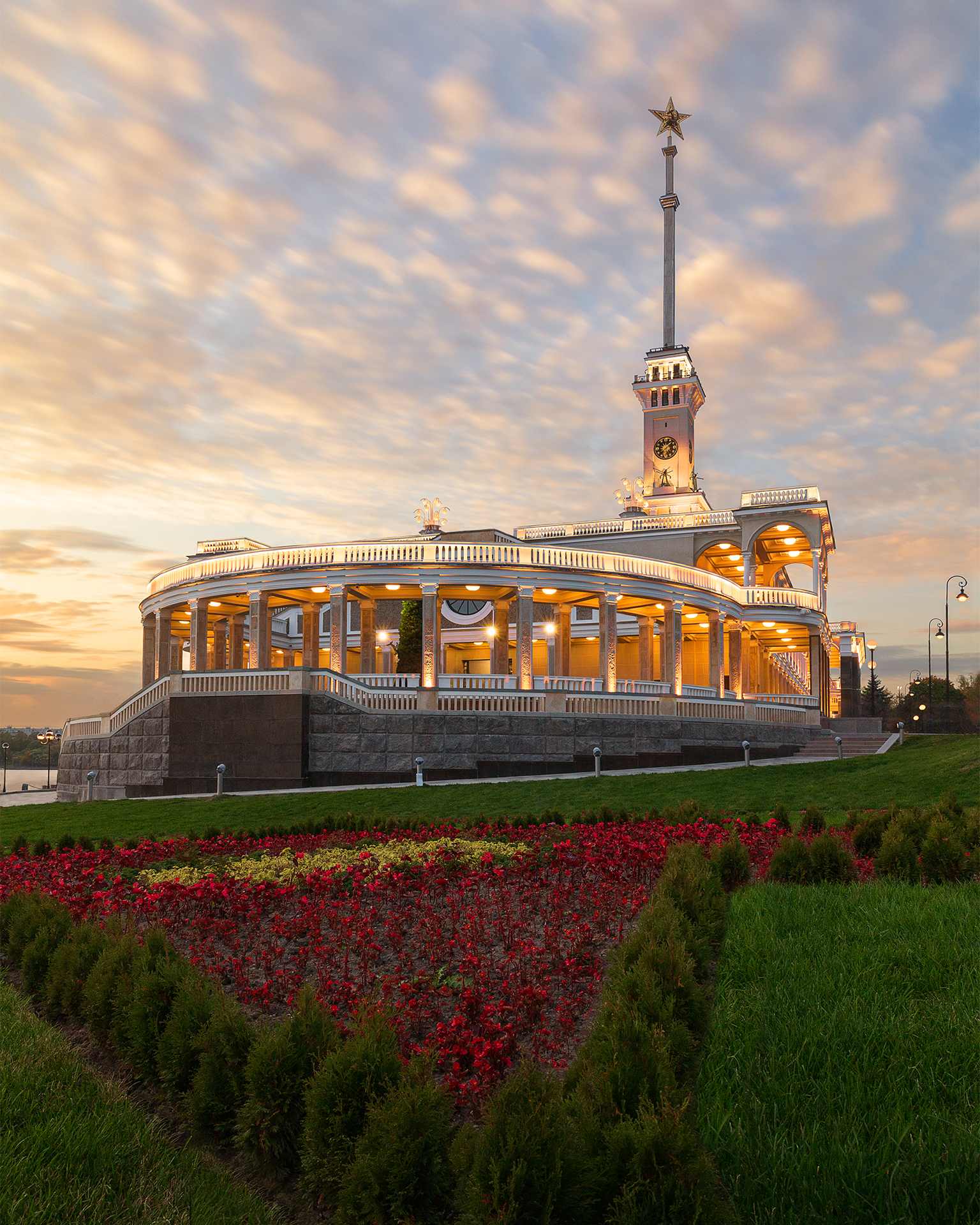 Незабываемая москва. «Незабываемая Москва» экскурсии Москва. Самый красивый Речной вокзал в мире. Речной вокзал Москва красная площадь. Основные достопримечательности Москвы Речной вокзал.