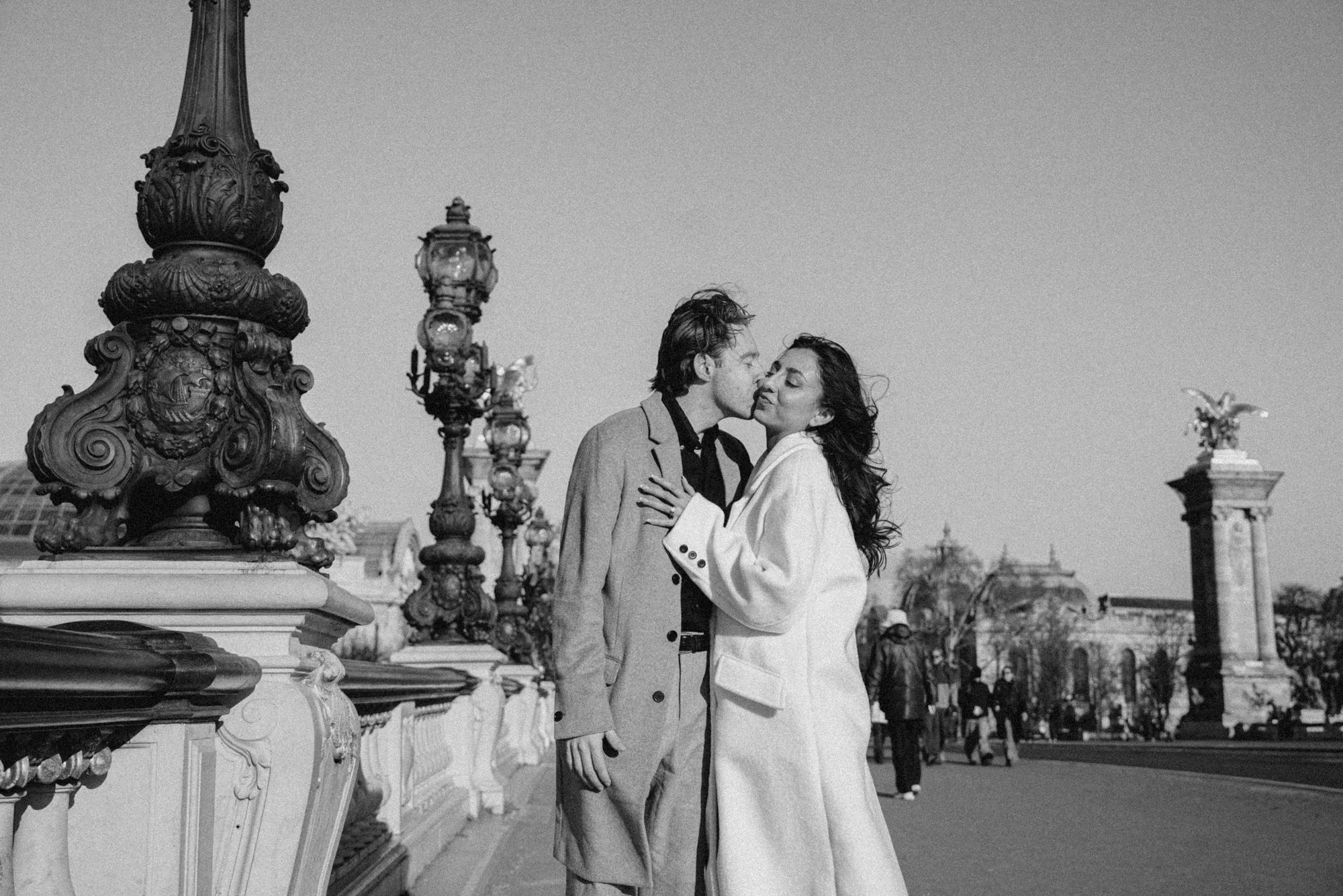 Monochrome engagement photo session in Paris by Anya Parsley