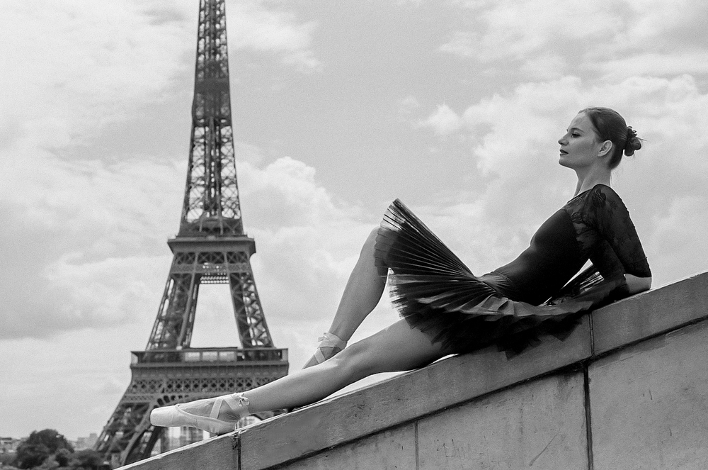 artistic photoshoot for dancers in Paris, book a session with Anya Parsley