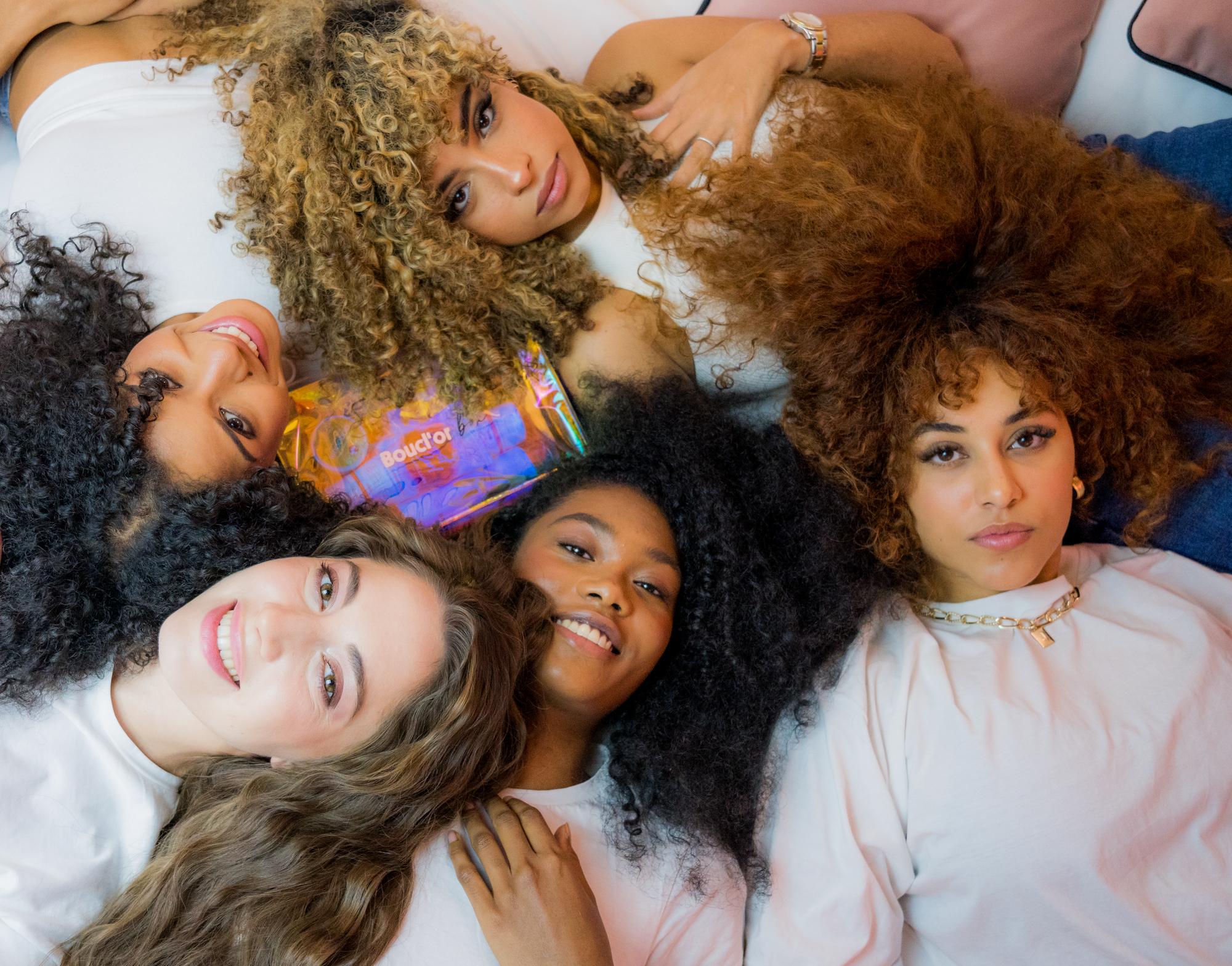 Influencers and models with curly hair at commercial photoshoot in Paris studio.