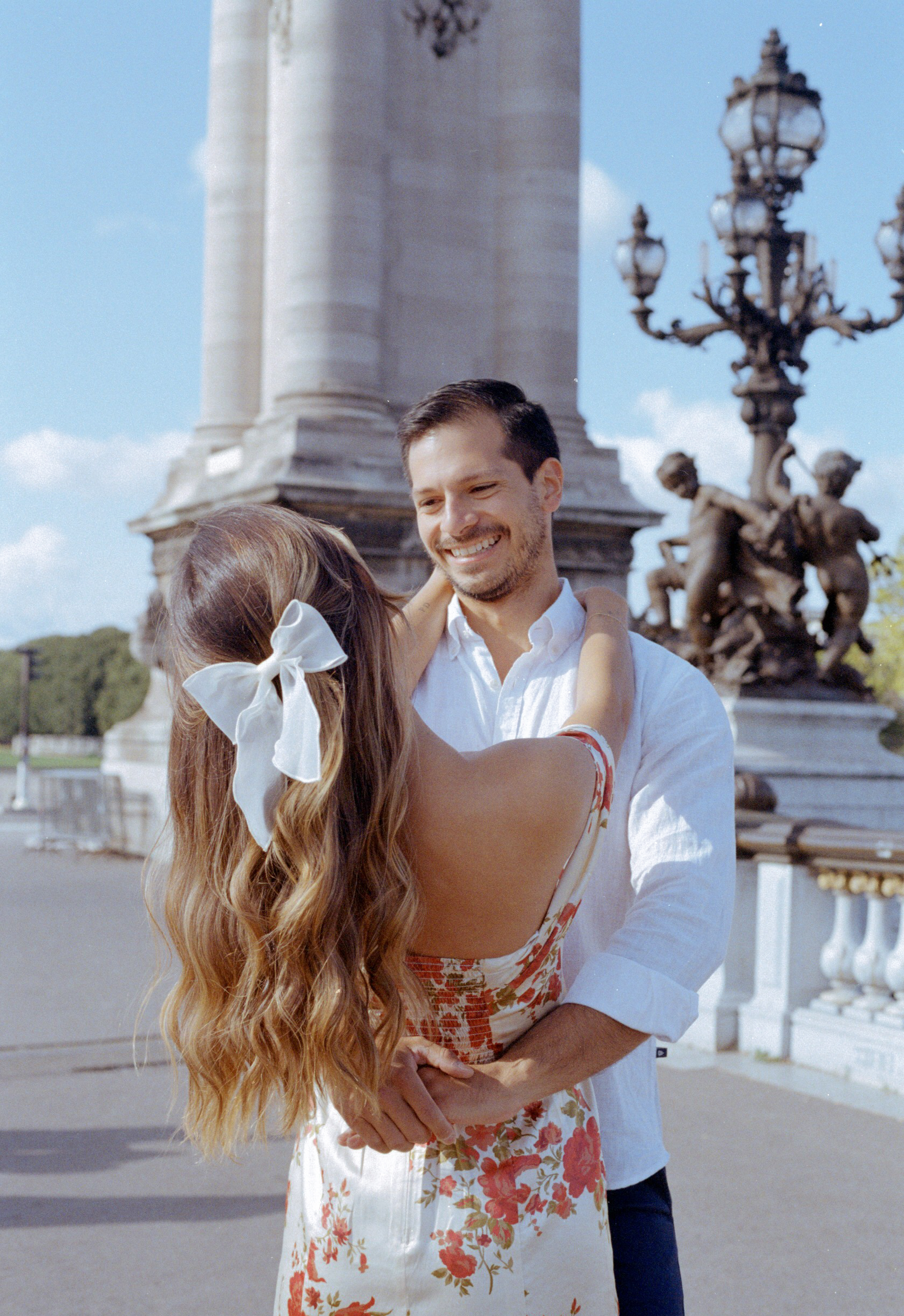 Engagement photo session on film in Paris