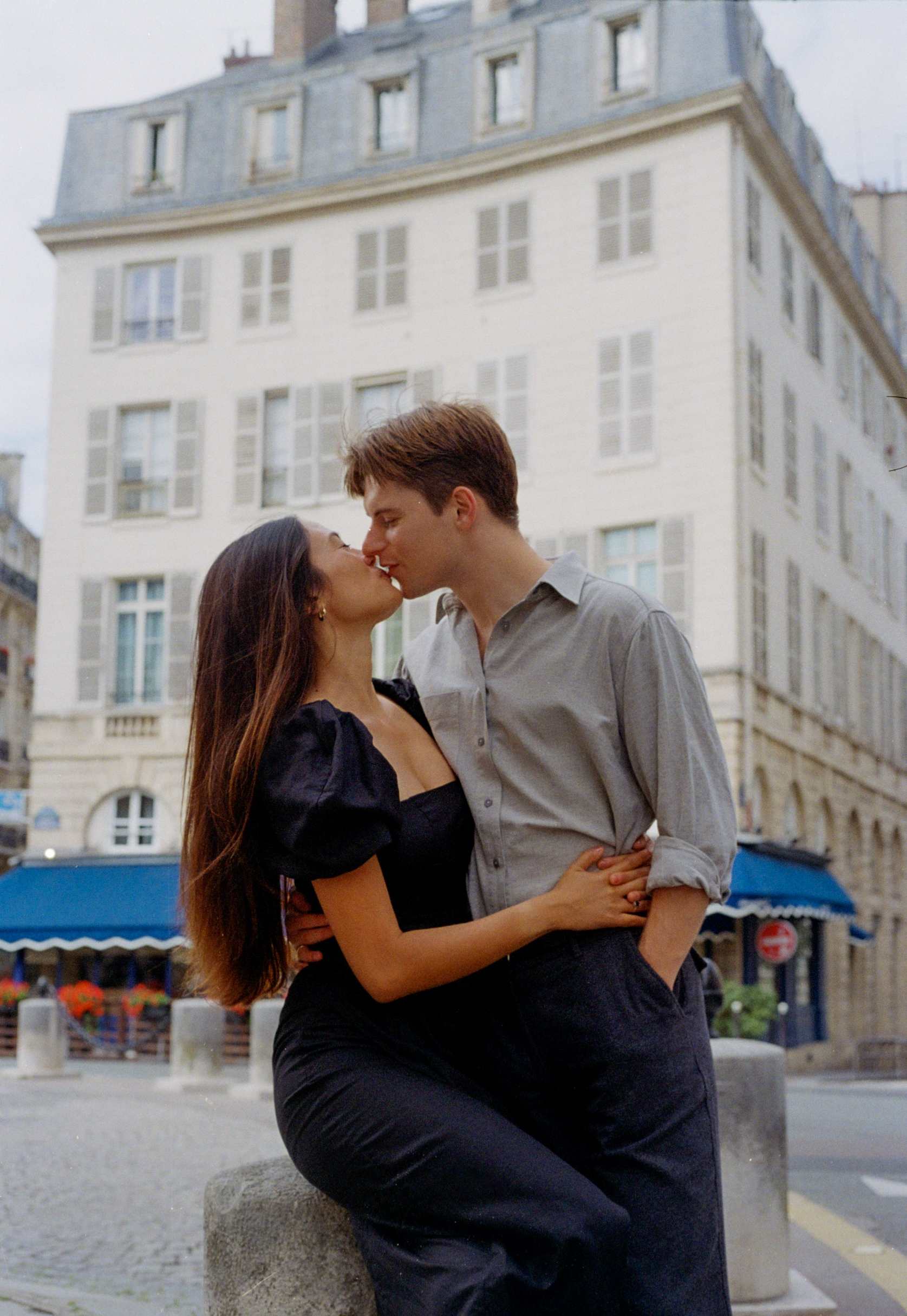 Engagement Photo session in Paris shot on film