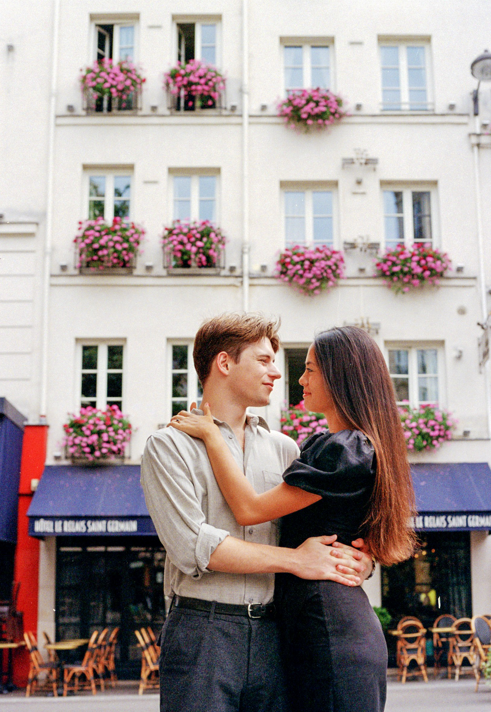 Photo session for a couple in Saint-Germain-des-Prés area on film by engagement photographer in Paris
