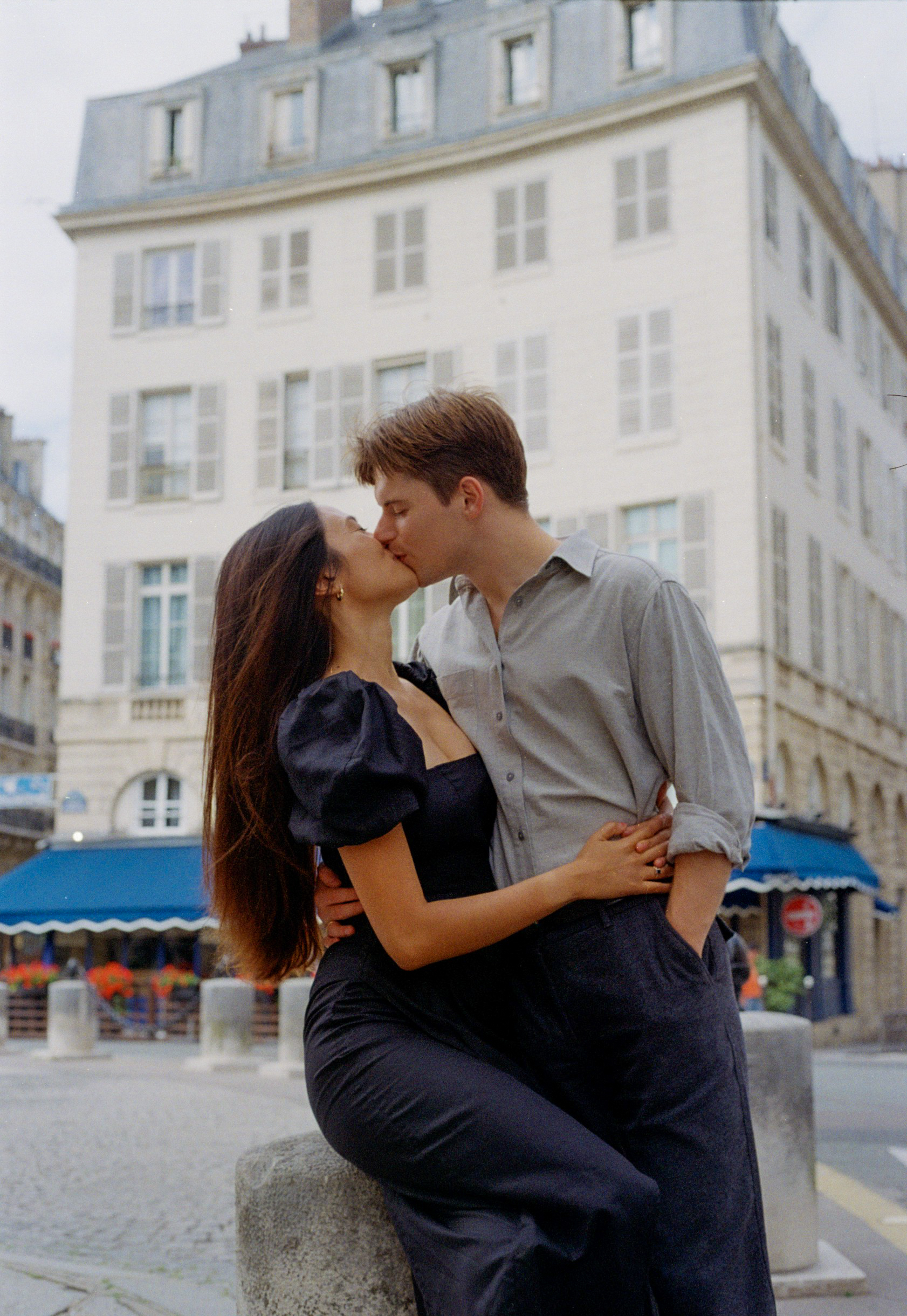 Engagement photo session on film in Paris with a vintage and cinematic style