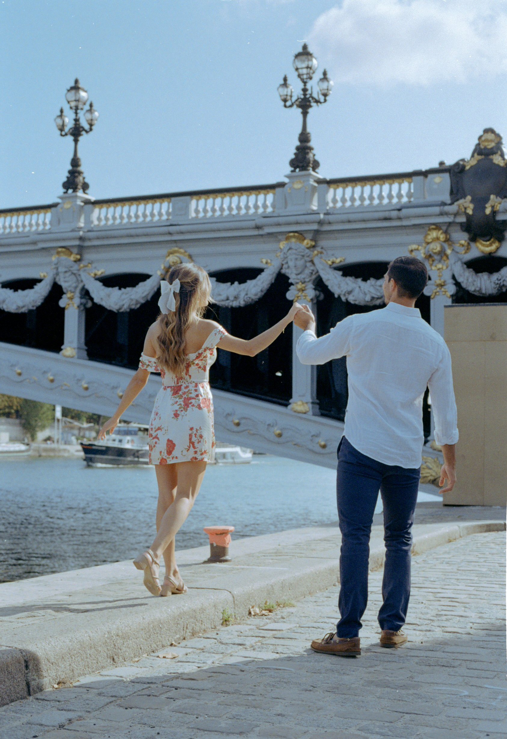 dreamy and vintage film engagement photos in Paris