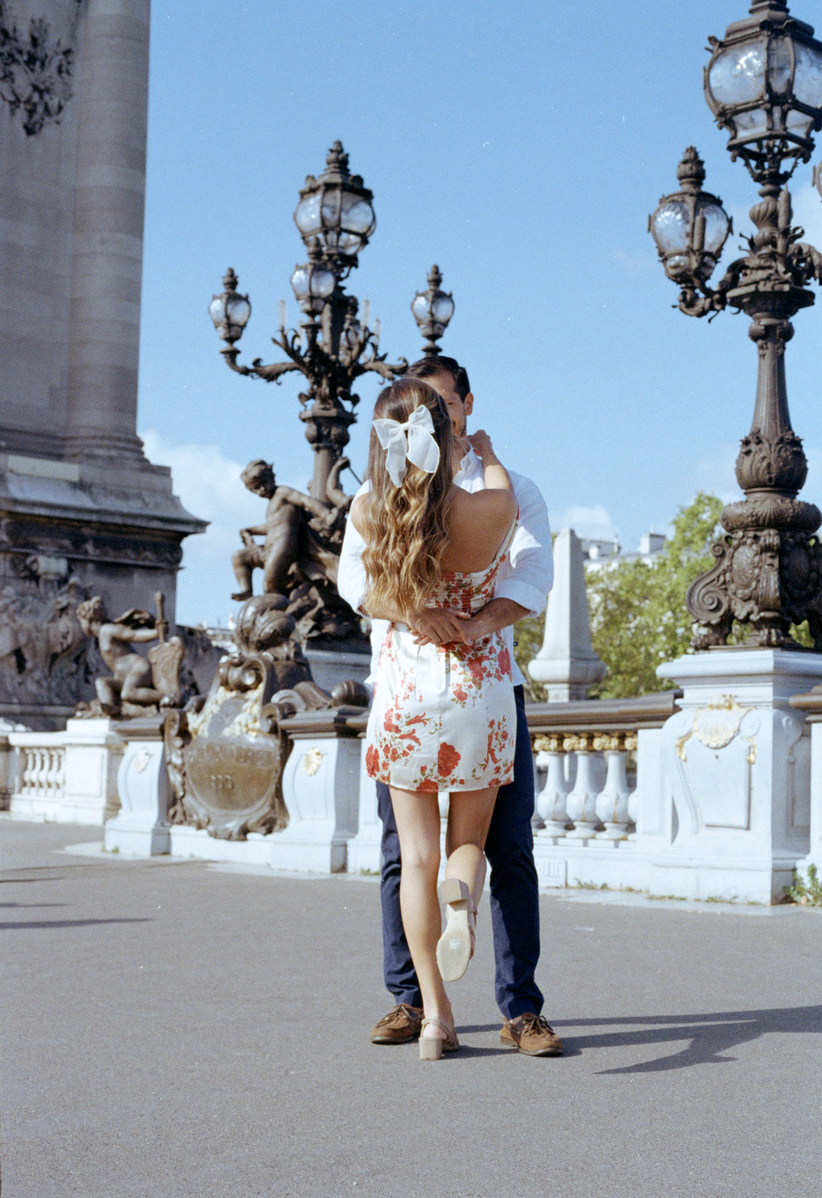 Engagement session in Paris by film photographer Anya Parsley