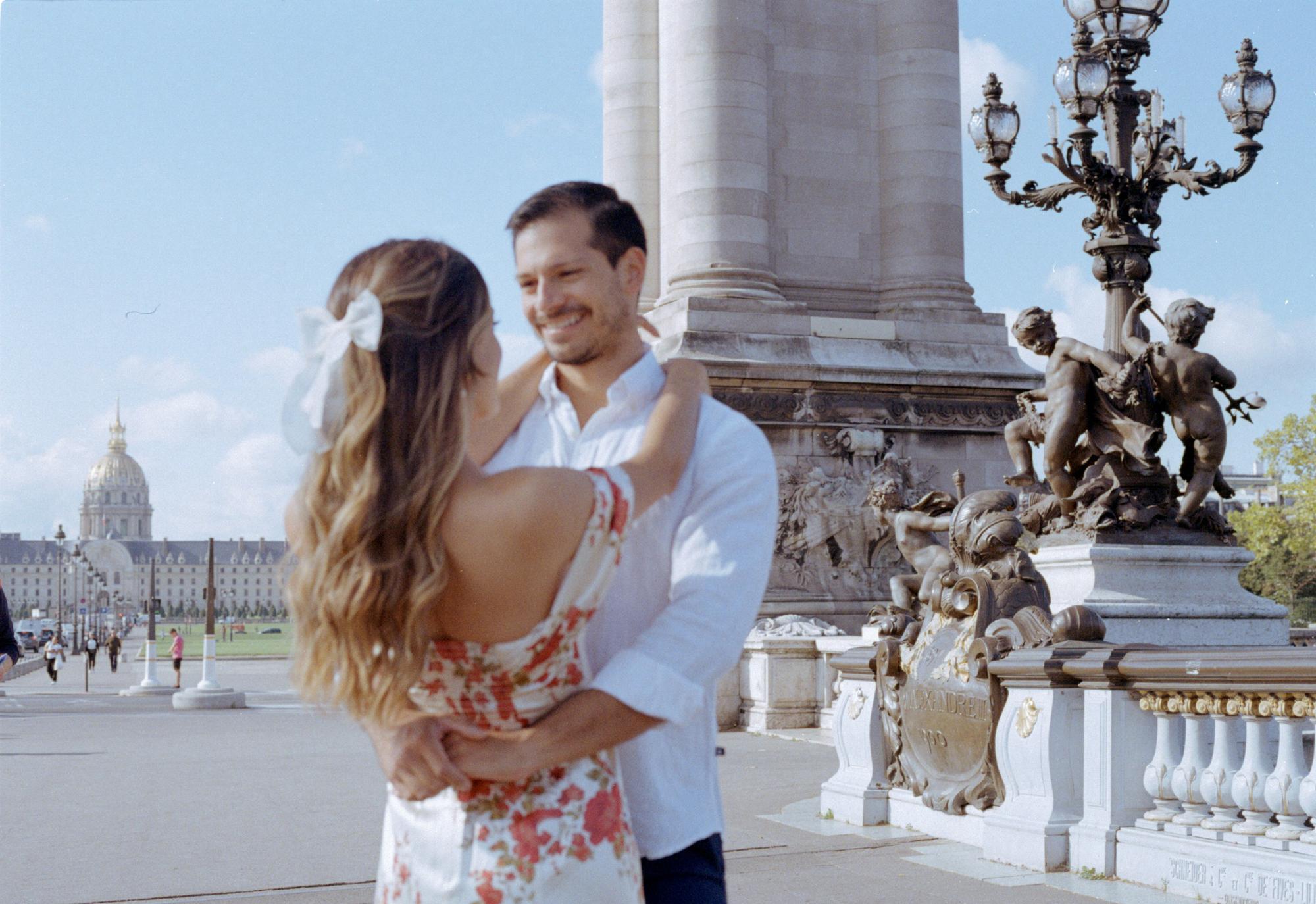 Vintage-style engagement photo session in Paris on film