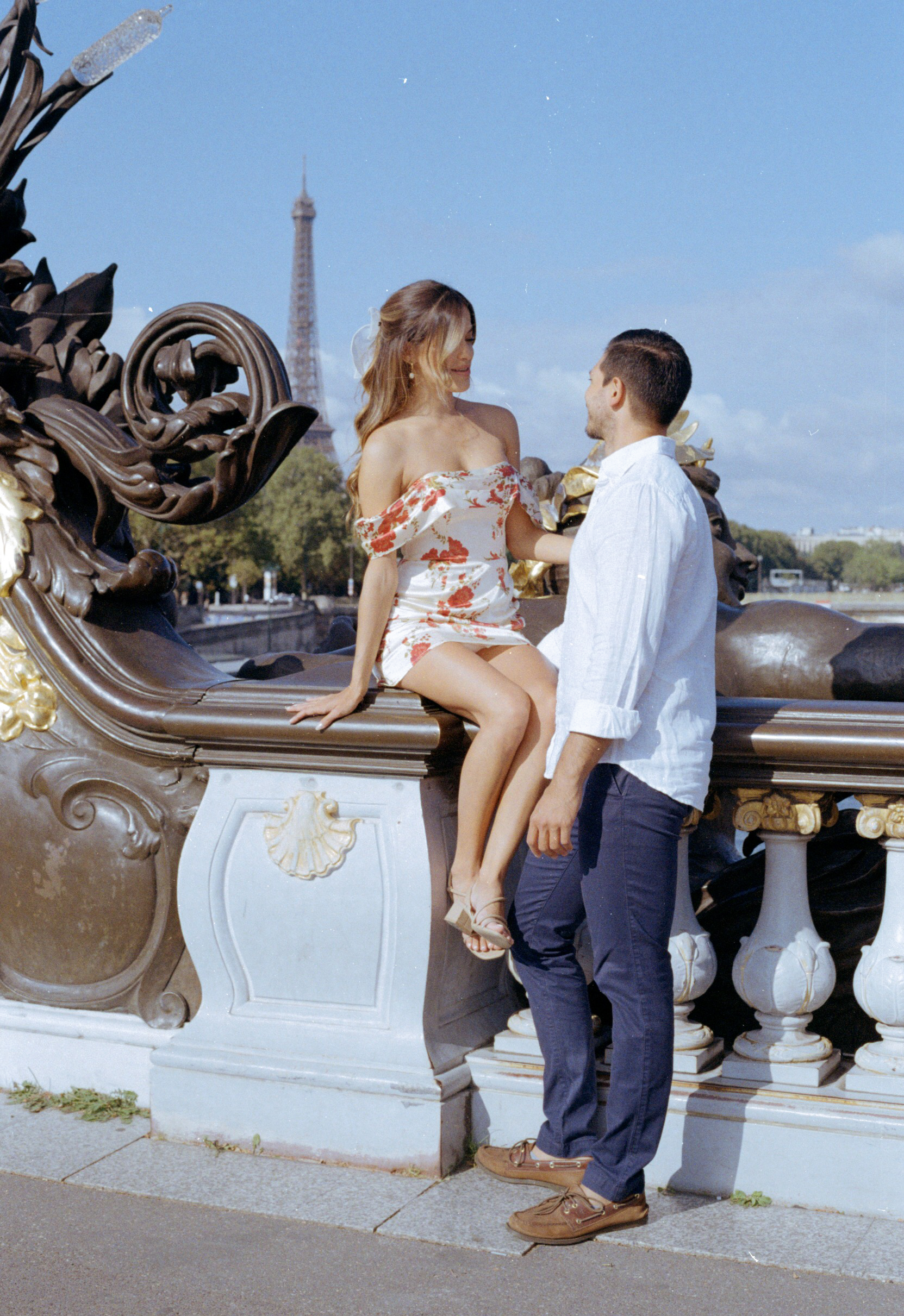 nostalgic engagement photo shoot for a couple in Paris