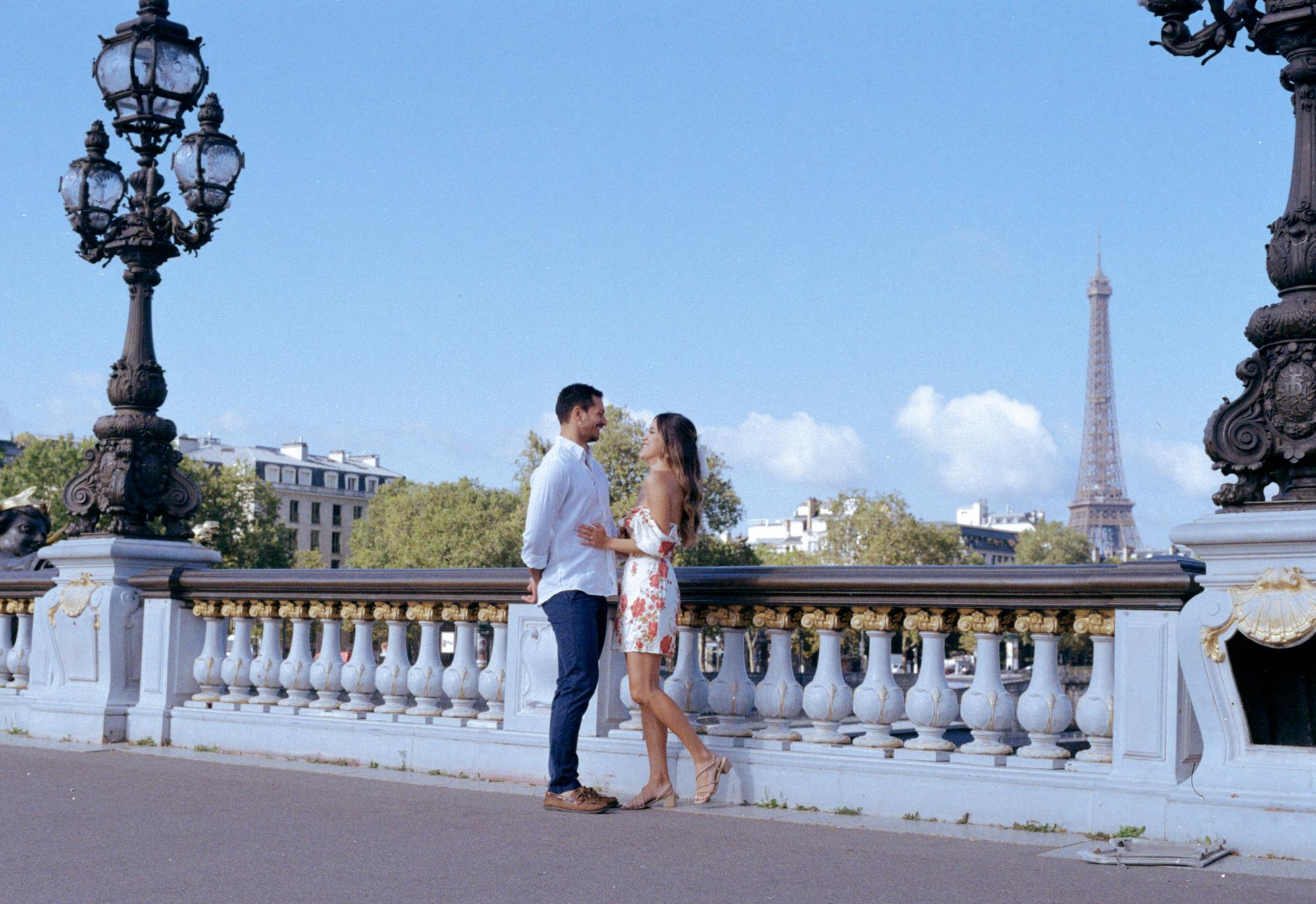 Engagement photo session on film in the heart of Paris