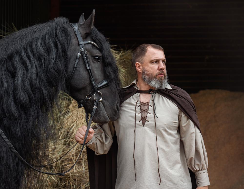 Мужские костюмы в прокат в Москве